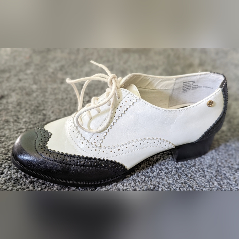 GH Bass & Co Two Tone Saddle Shoe Oxfords
